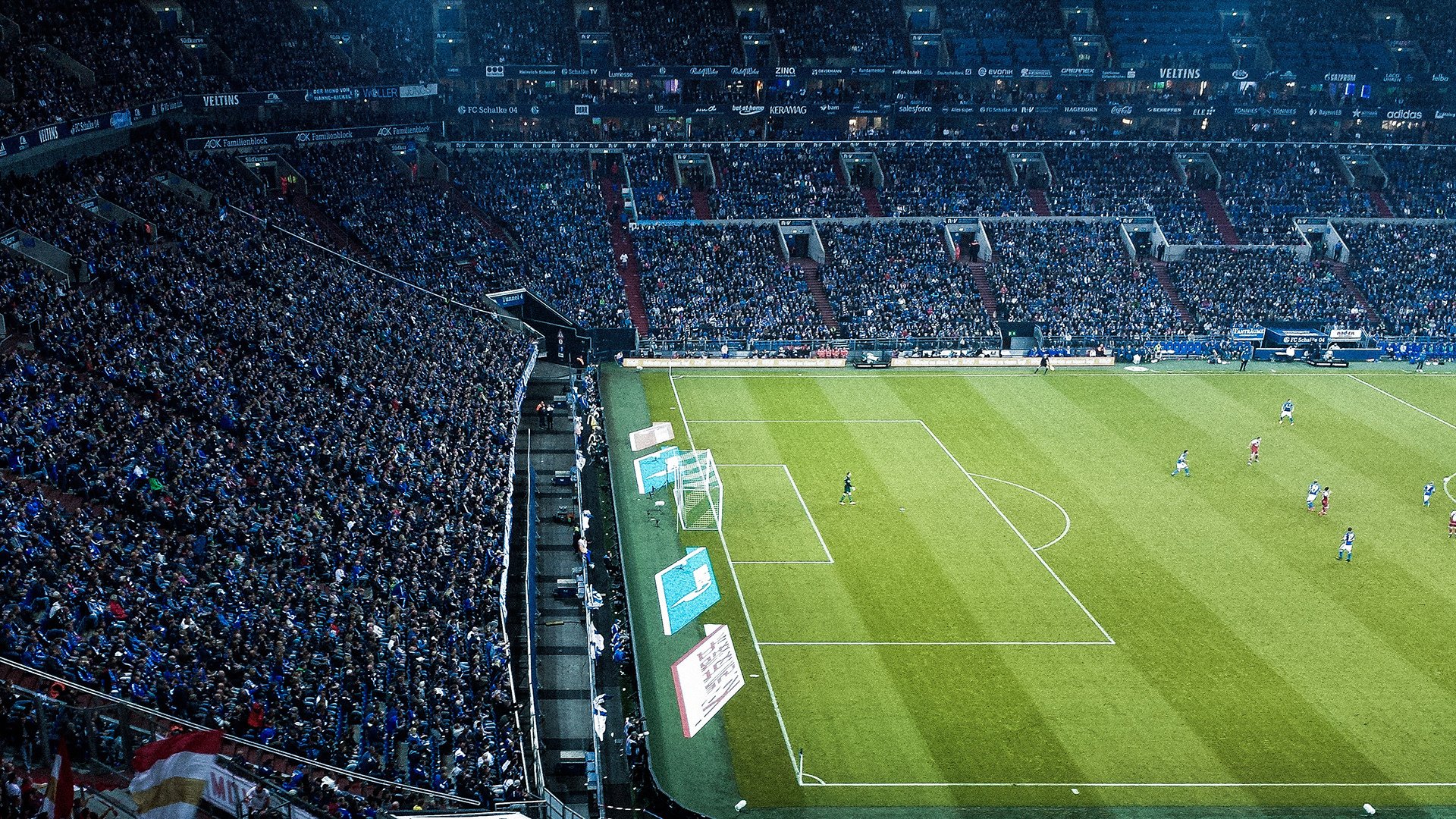 全球足球界将目光聚焦在冠军杯赛事上，世界足球赛的冠军杯叫什么